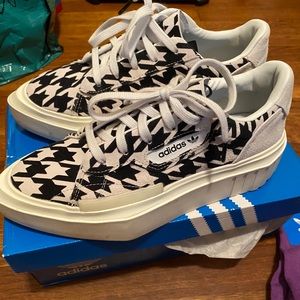 Adidas Hypersleek Platform Sneaker